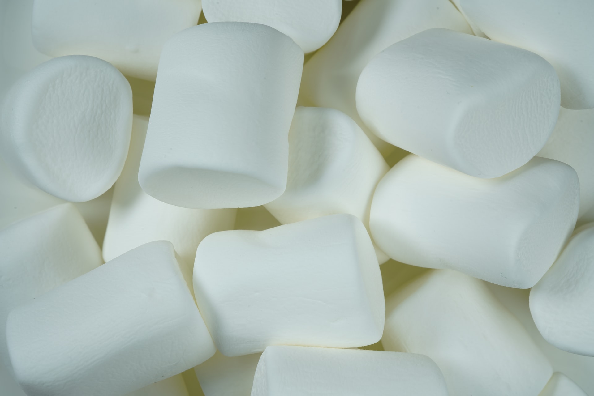 A pile of white marshmallows